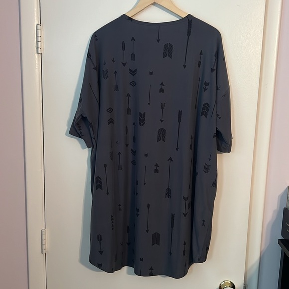 Lularoe arrow top XL - Picture 2 of 11